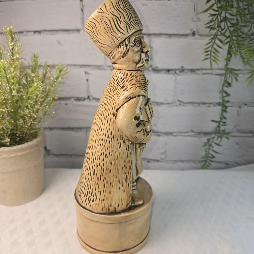 VINTAGE ALBERTA MOLDS CERAMIC RUSSIAN MAN VODKA DECANTER BARWARE MID CENTURY